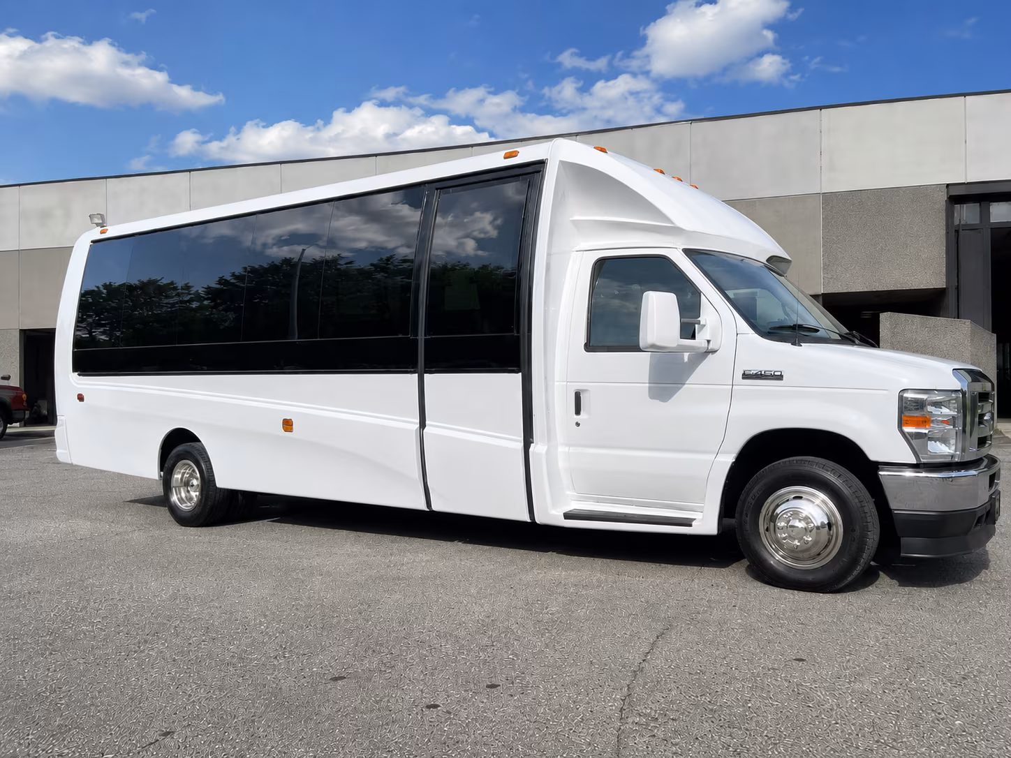 charter a bus up i 5 to oregon ducks and beavers games