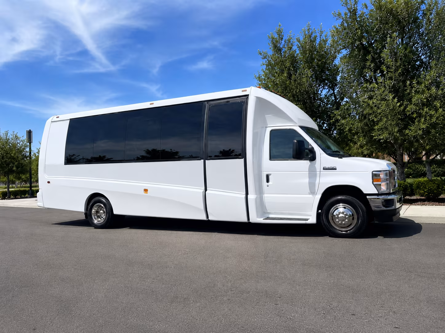 find the right bus for vineyard wedding shuttles across the rogue valley ava