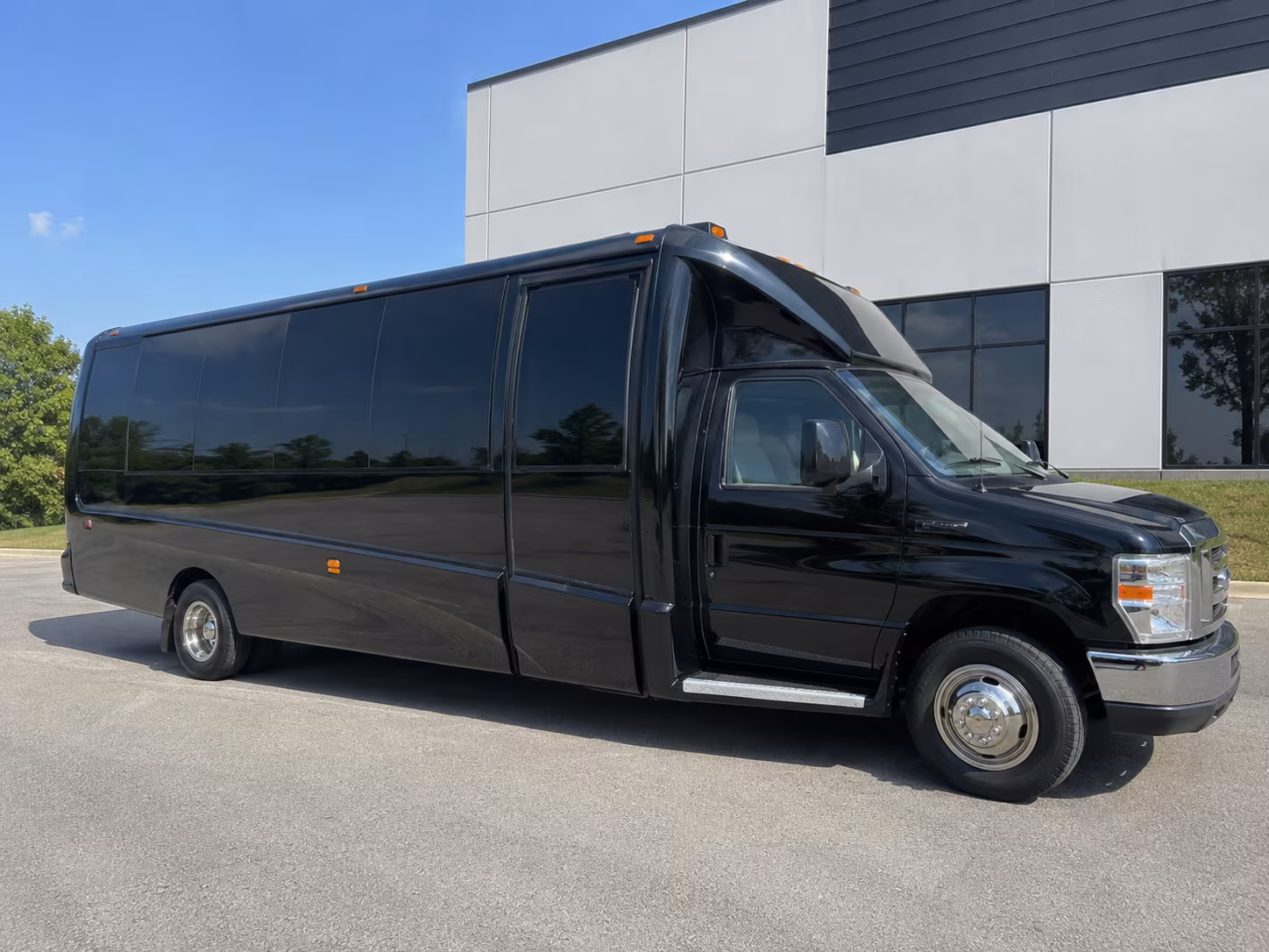 party bus rentals for concerts and live events in the rogue valley